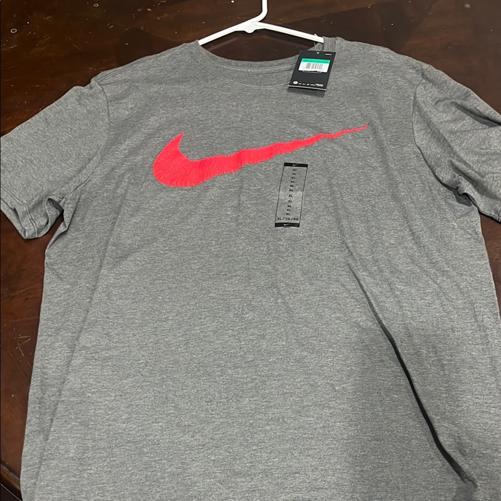 Nike Gray and Red Short Sleeve Tee XL new with tags